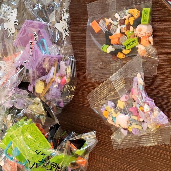 EDUCIRO Surprise Doll Photographer & Baker Theme (2Pack) with 34 Surprises - Picture 4 of 10